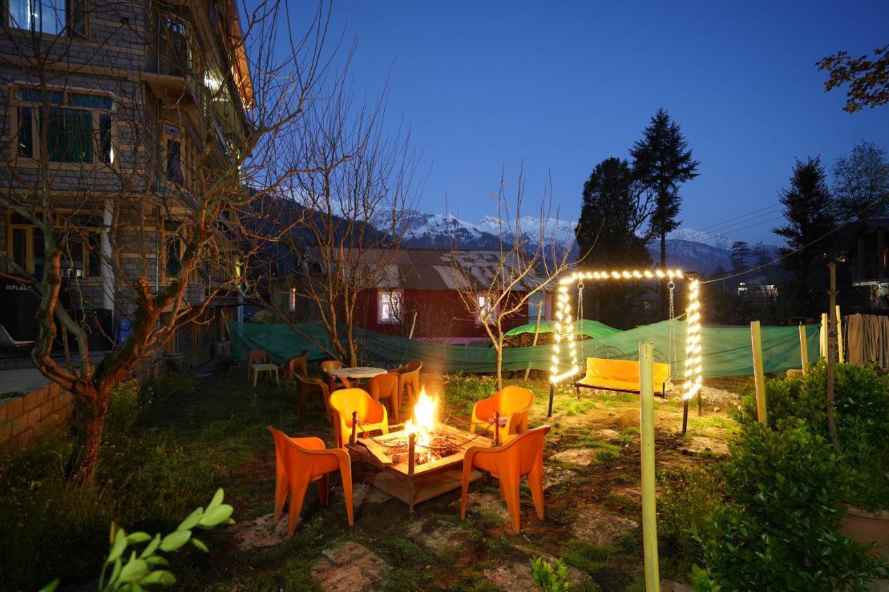 Woods Villa- A Luxury Mountains View Cottages Manāli Exterior foto